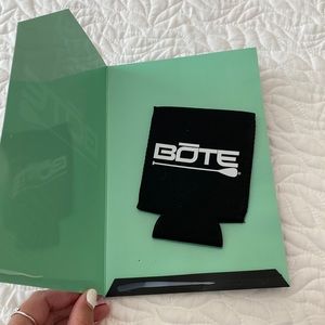 Bōte paddle board drink coozie NWT